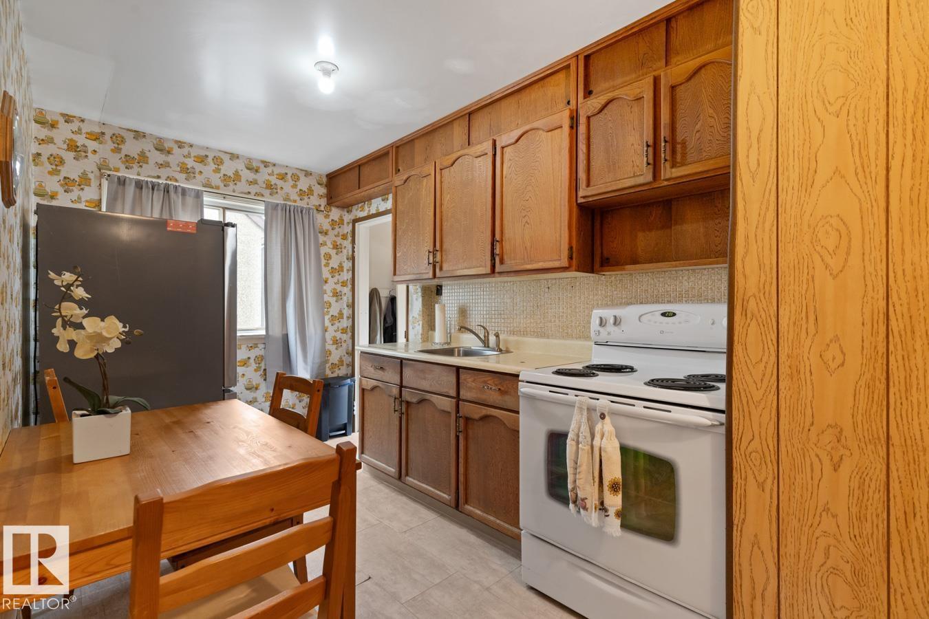12044 50 ST NW