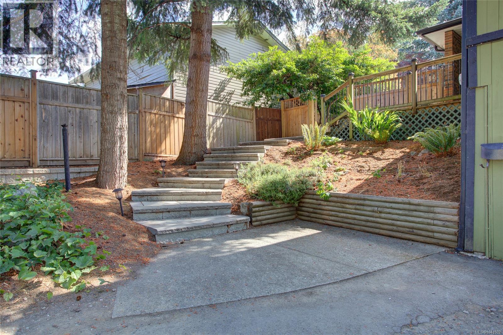 6013 Wisteria Pl