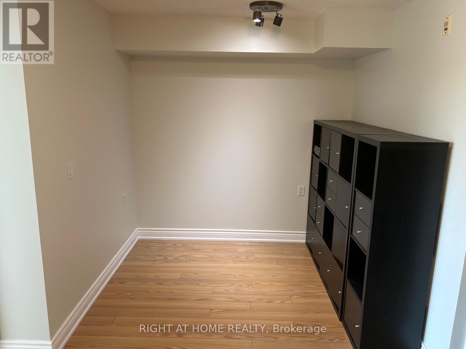 310 - 935 SHEPPARD AVENUE W