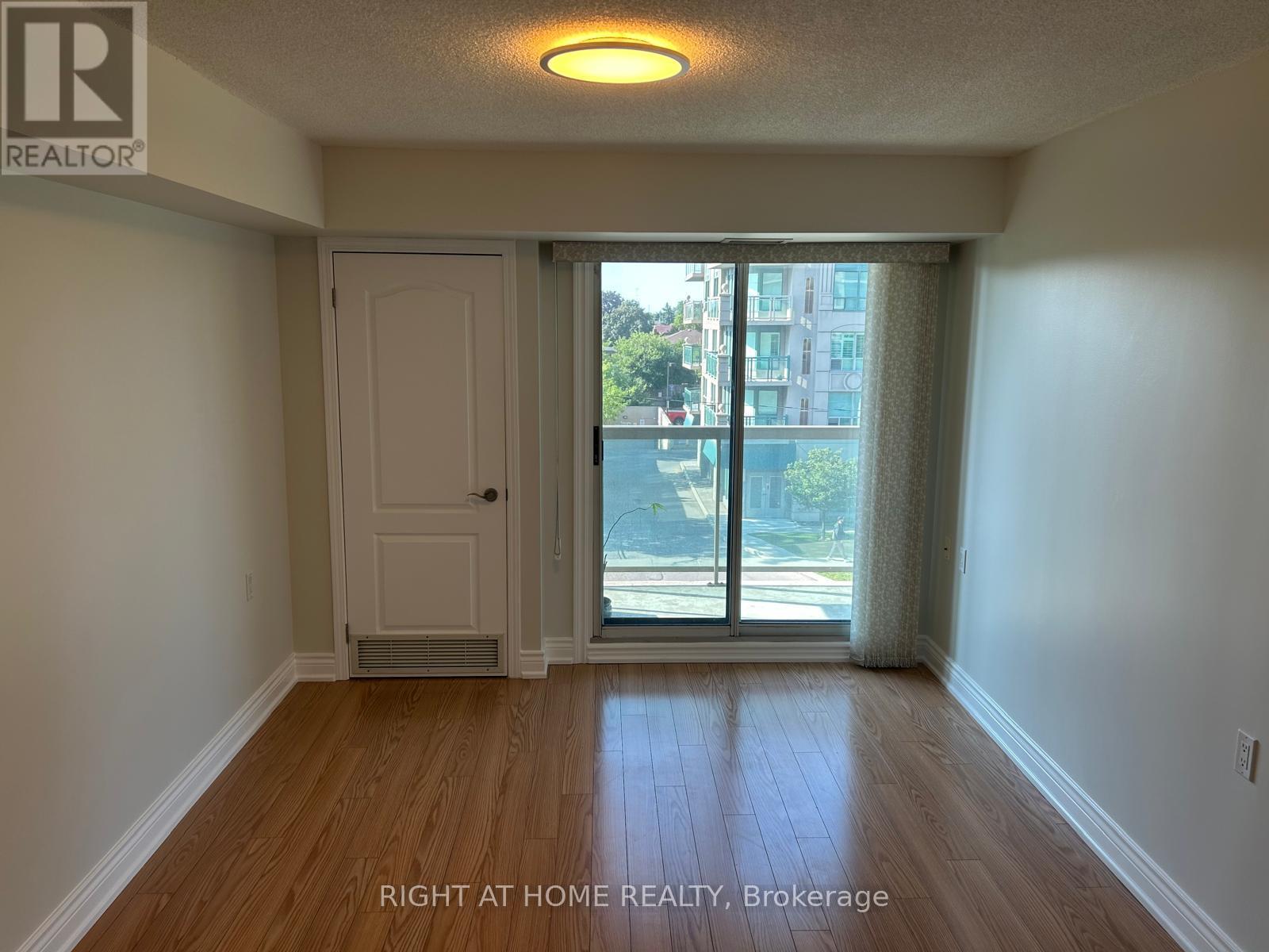 310 - 935 SHEPPARD AVENUE W