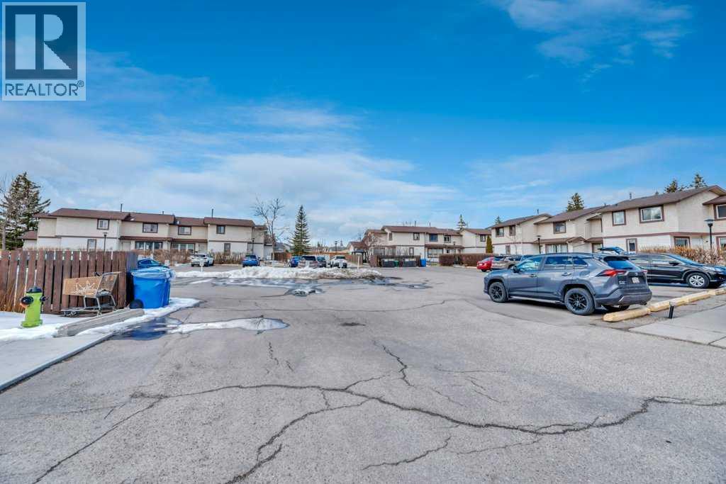 8, 75 Templemont Way NE