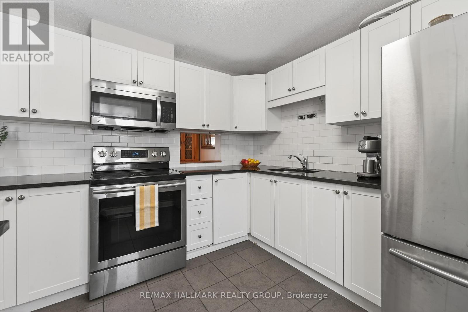 1126 GRENOBLE CRESCENT