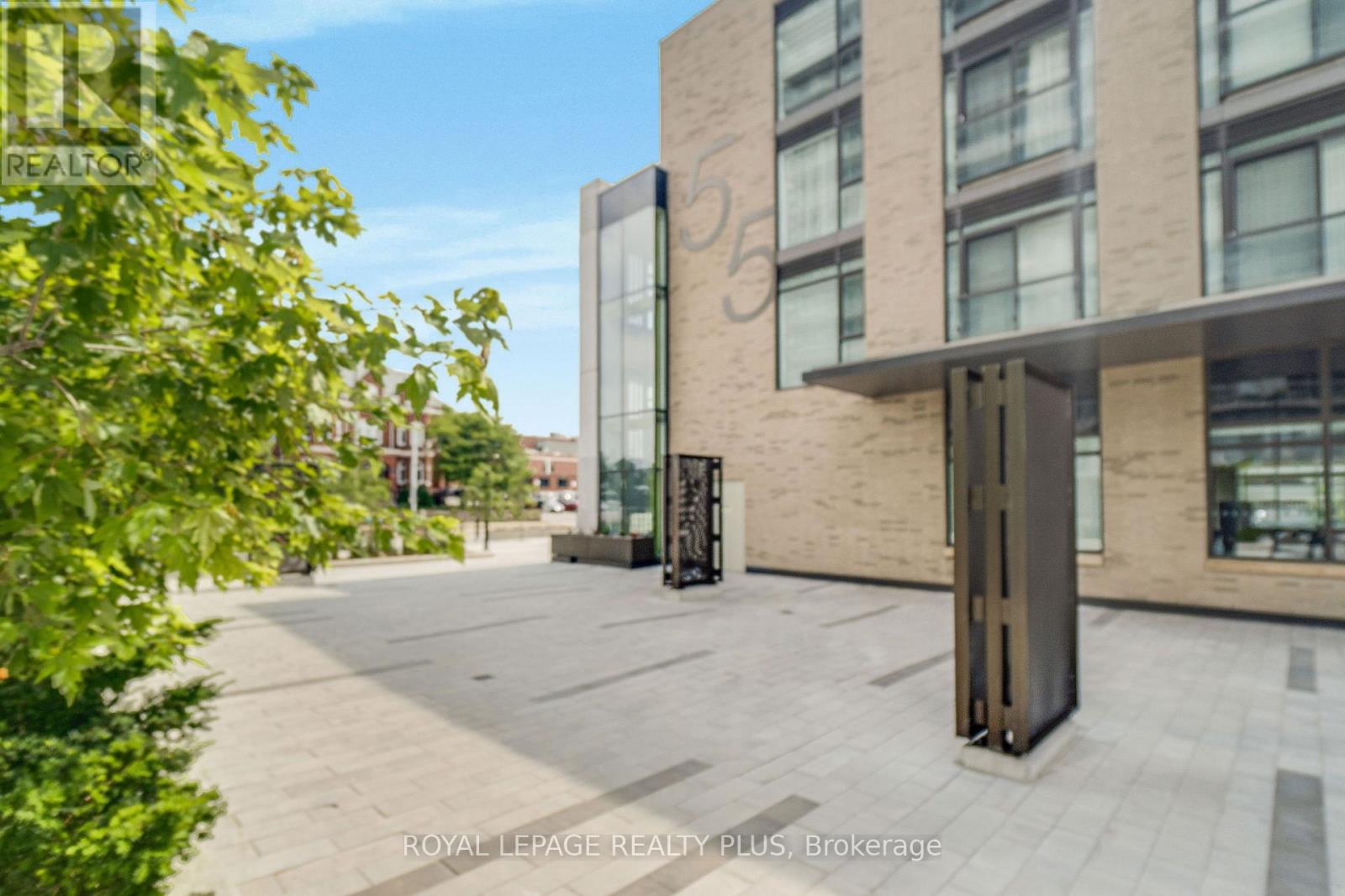 233 - 55 DUKE STREET W