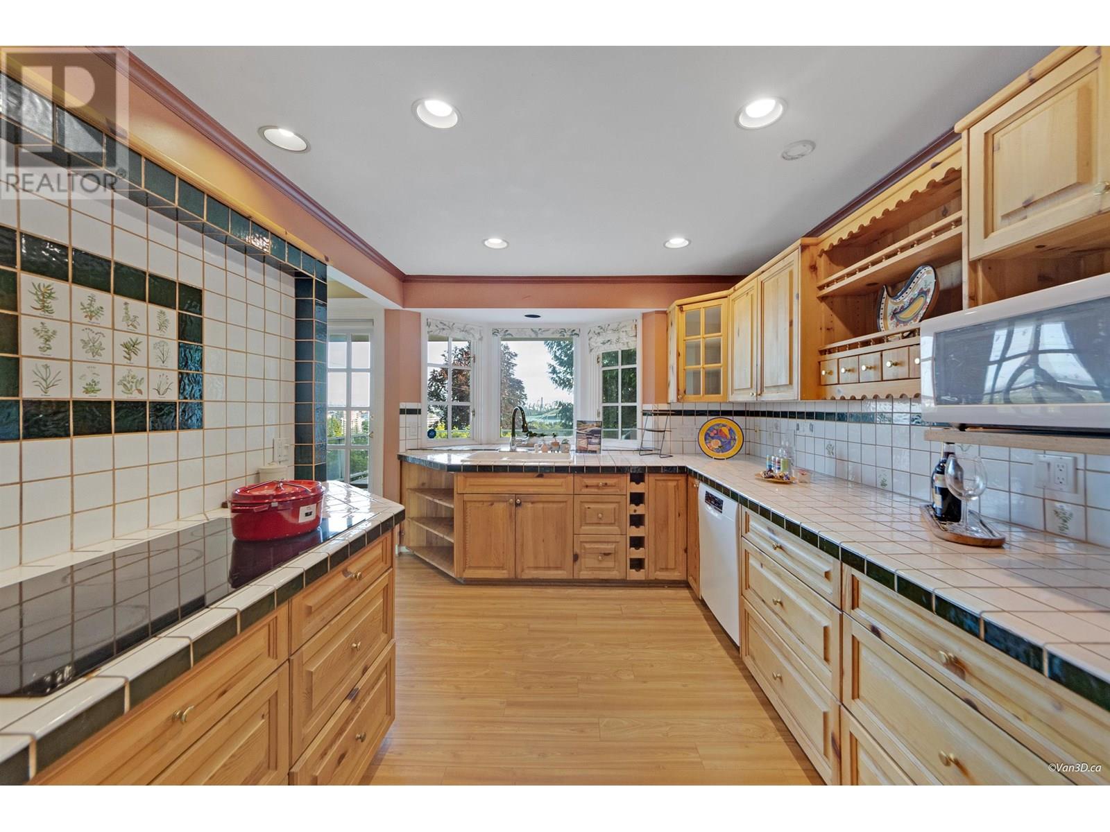 825 8TH STREET