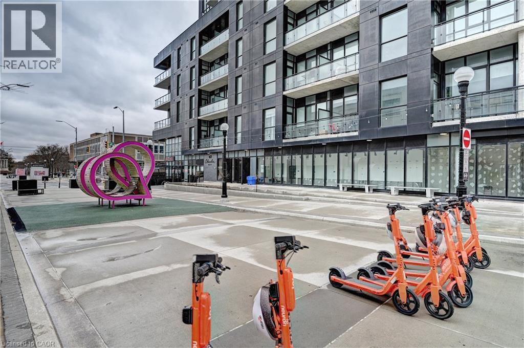 60 CHARLES Street W Unit# 801