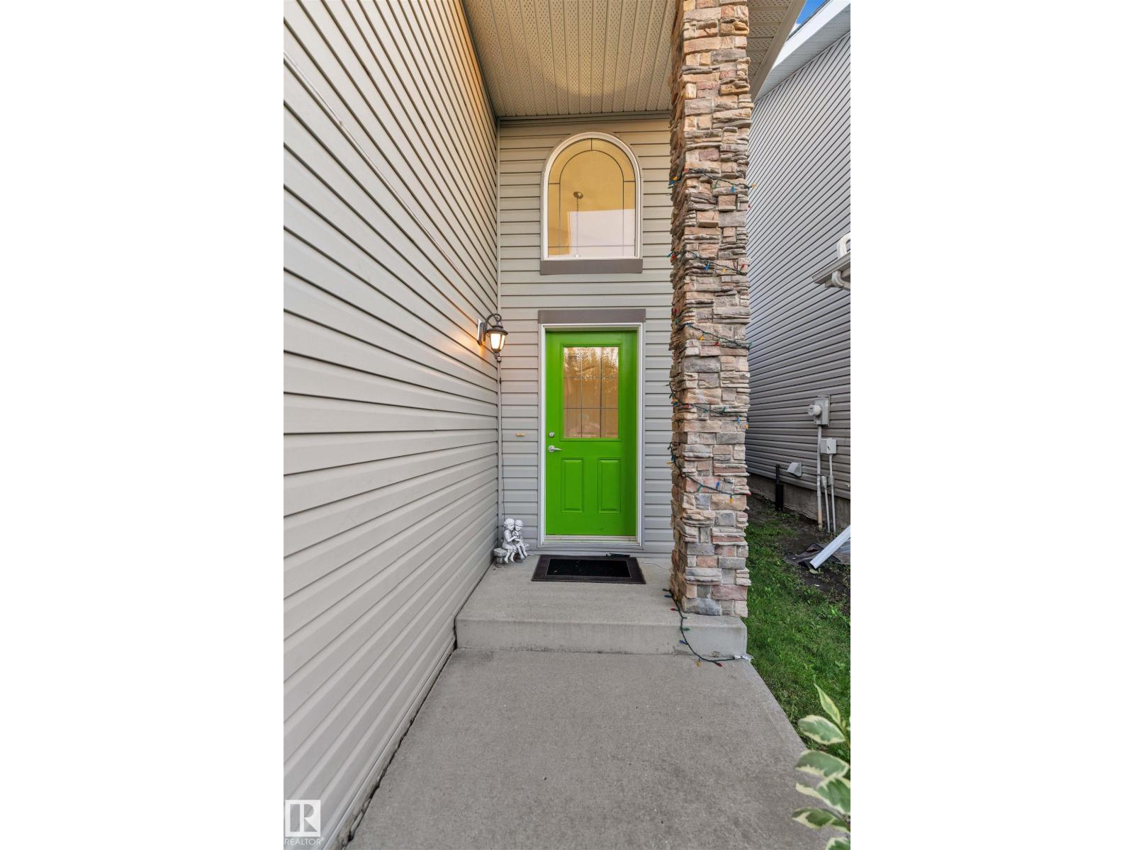 3139 24 AV NW
