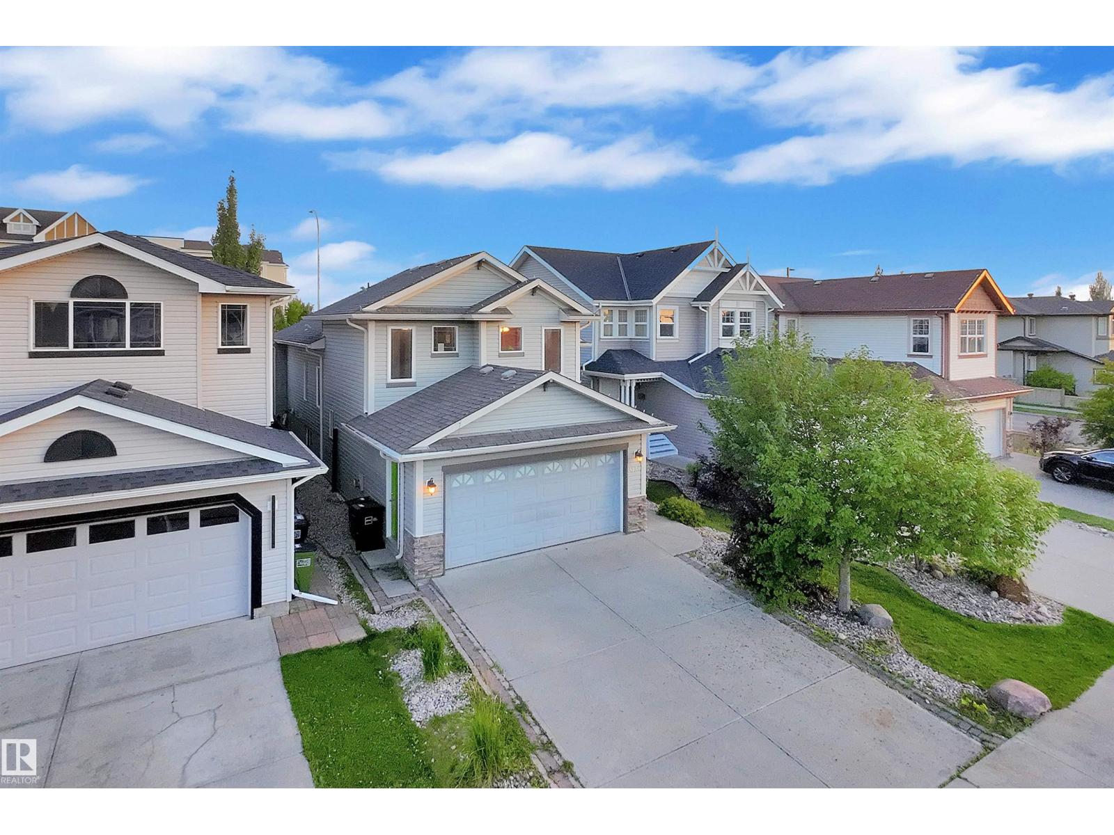 3139 24 AV NW