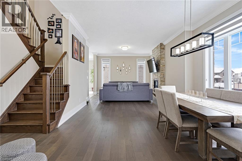 900 PONDCLIFFE Drive