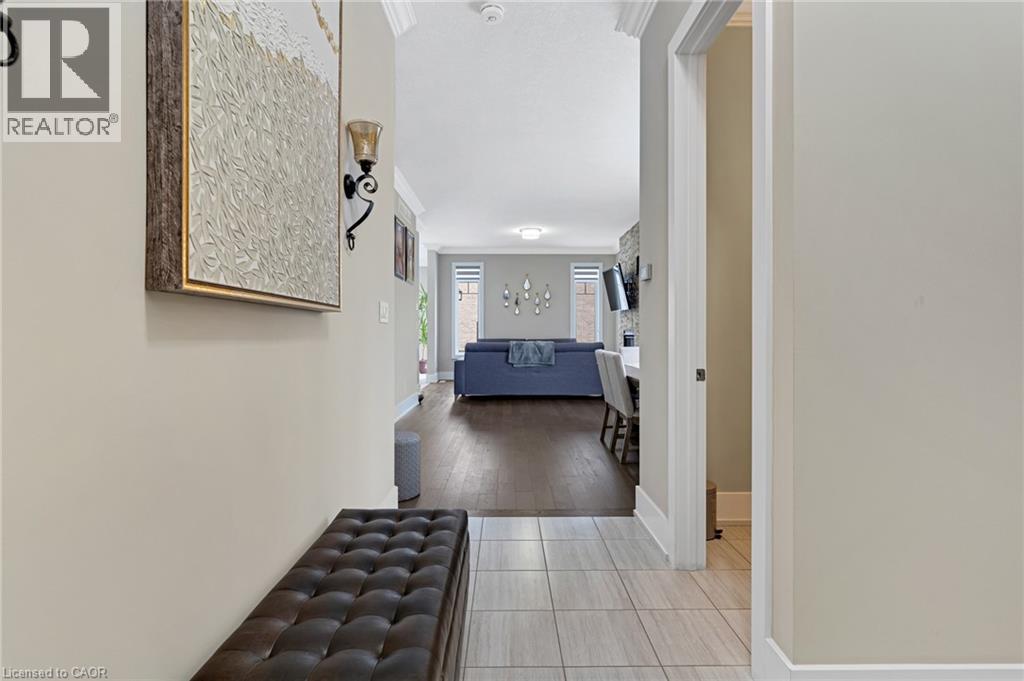 900 PONDCLIFFE Drive