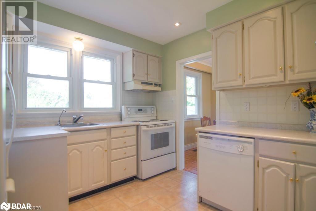 543 TAPLOW Crescent