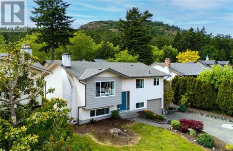 4378 Fieldmont Pl Saanich BC V8N4Z3