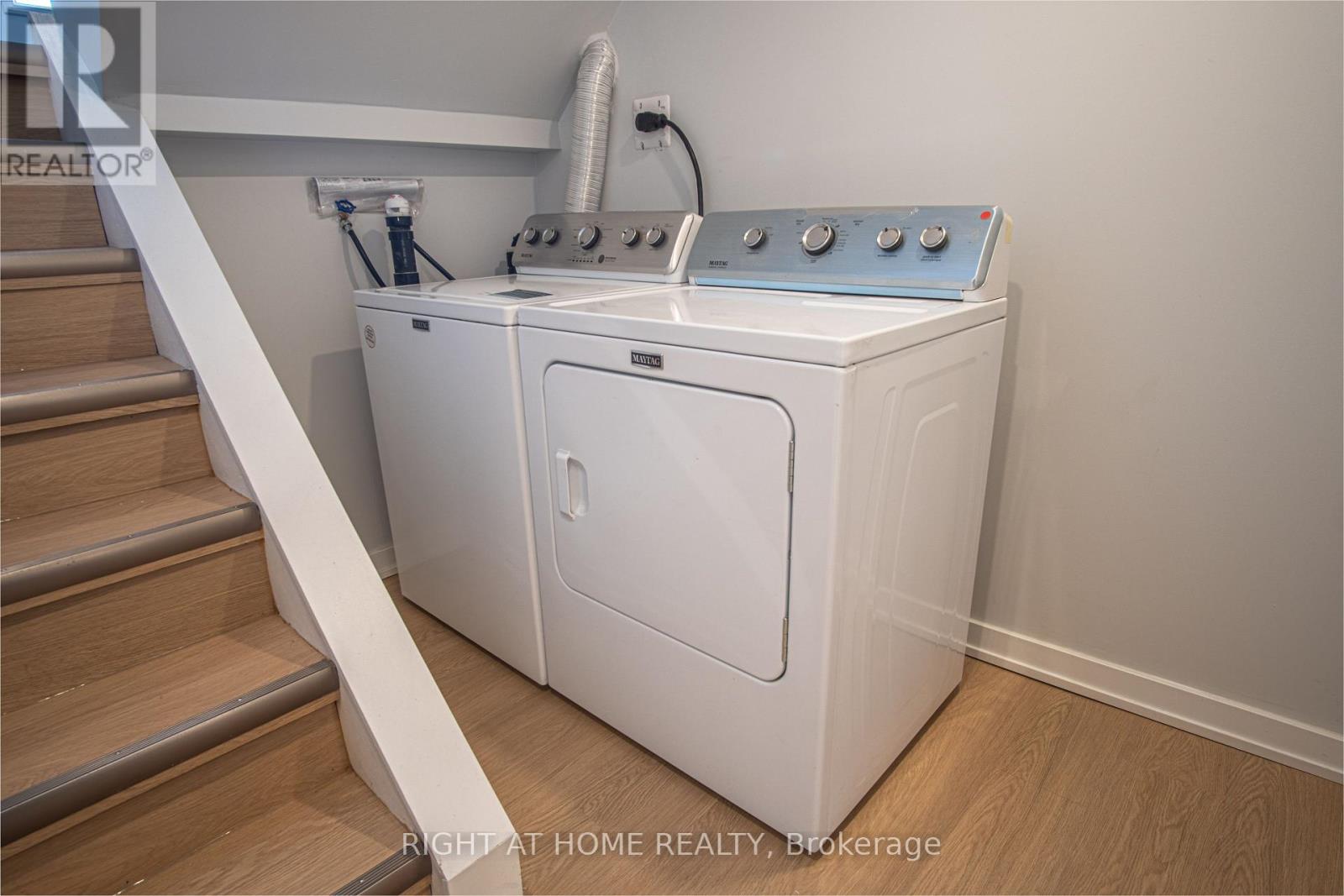 289 ELMWOOD CRESCENT