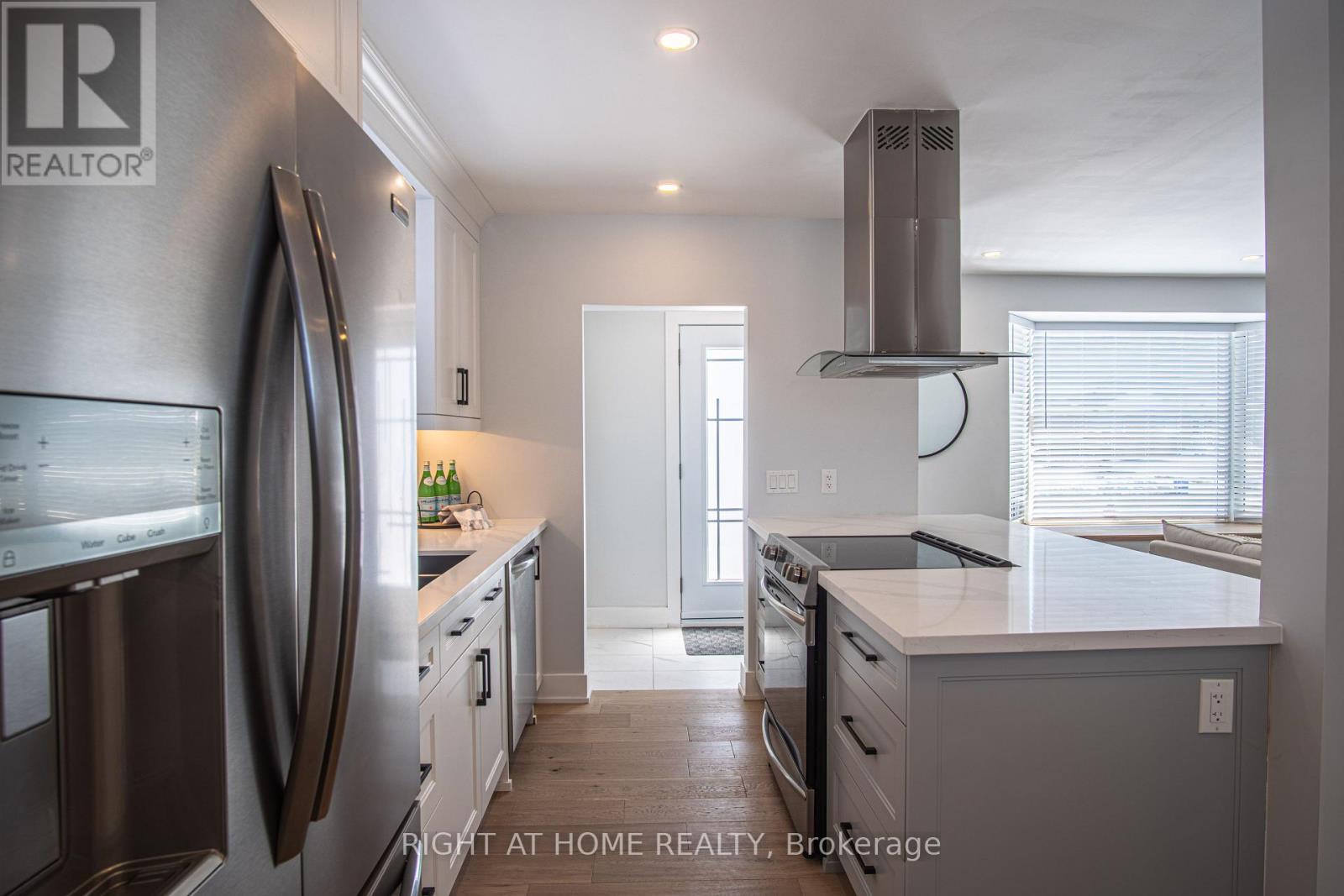 289 ELMWOOD CRESCENT