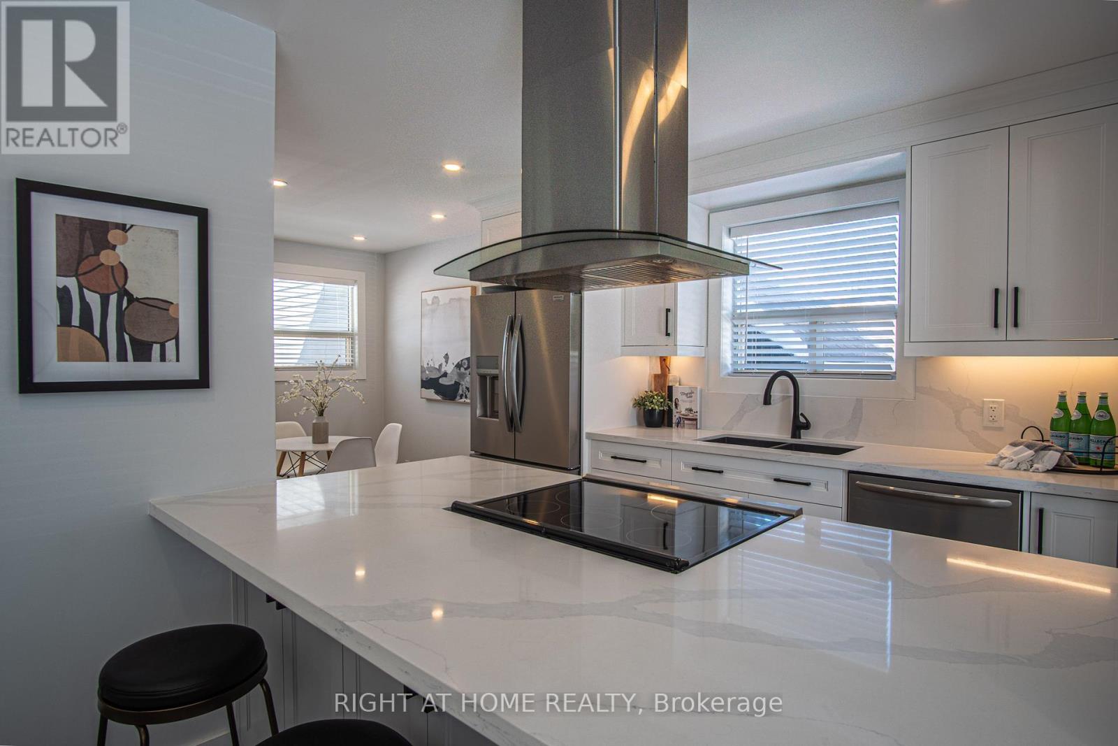 289 ELMWOOD CRESCENT