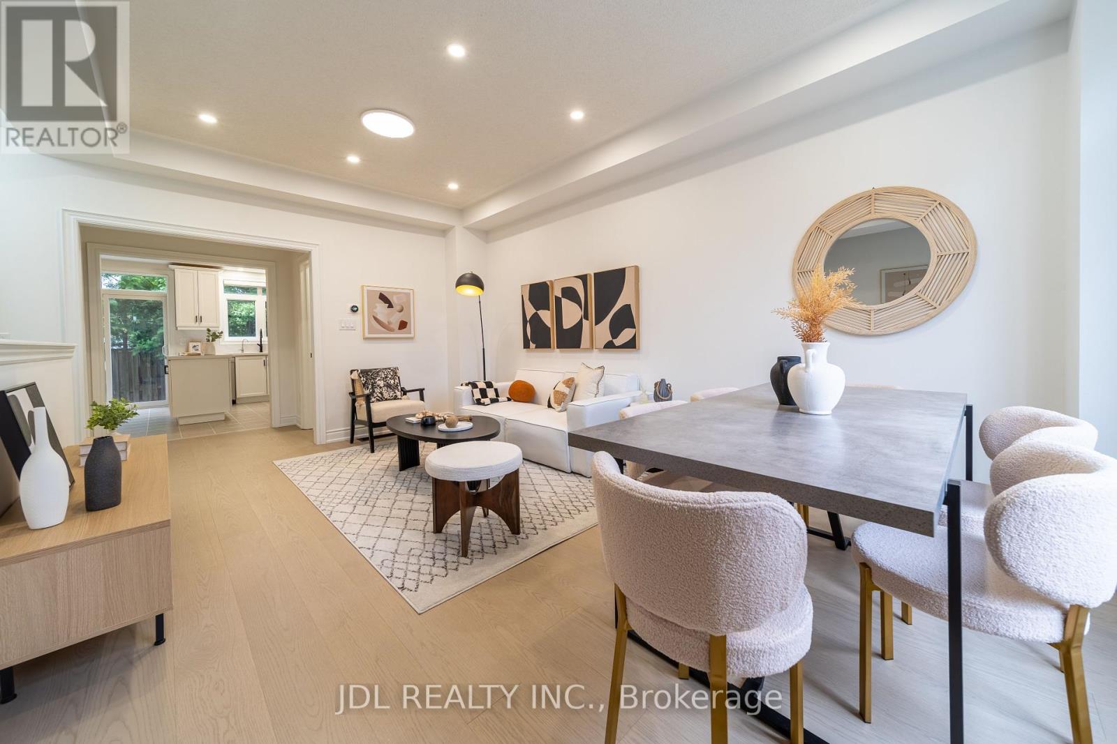 51 ROUTLIFFE LANE