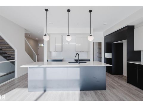 456 33 ST SW Edmonton AB T6X3C9