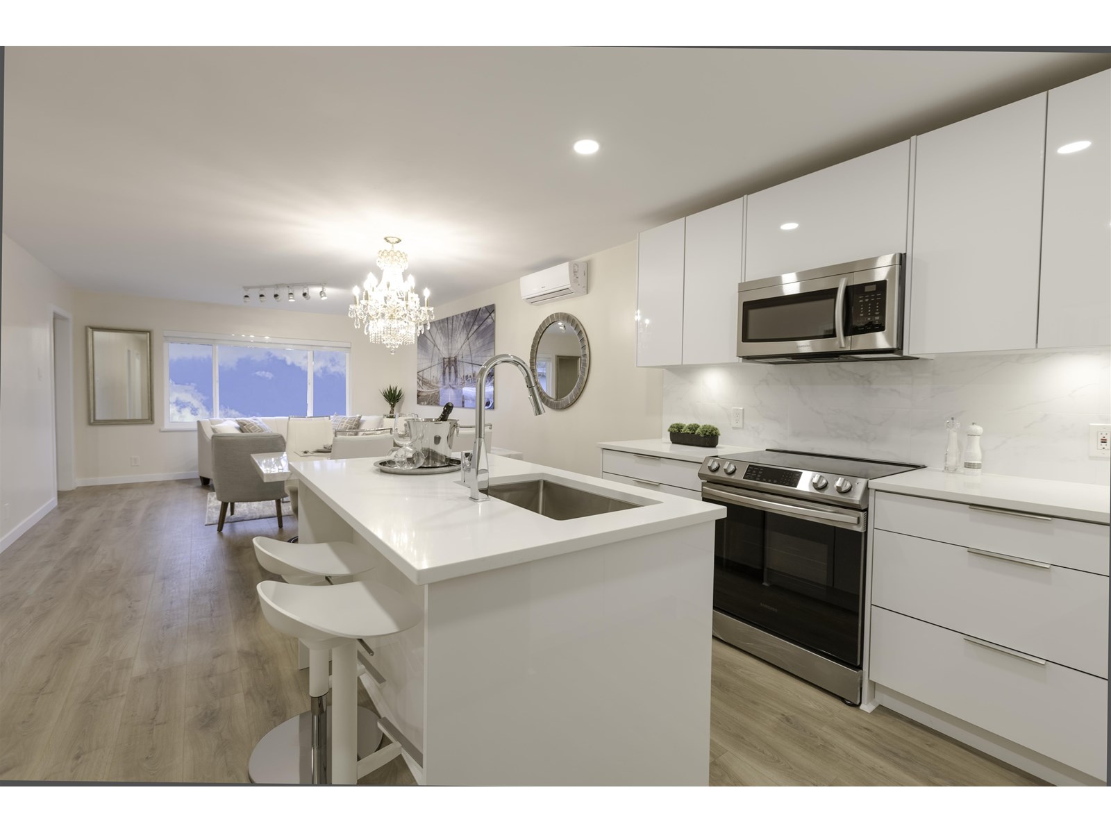 414 15739 FRASER HIGHWAY