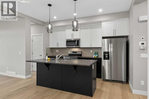 37 Southborough Lane Cochrane AB T4C2S6