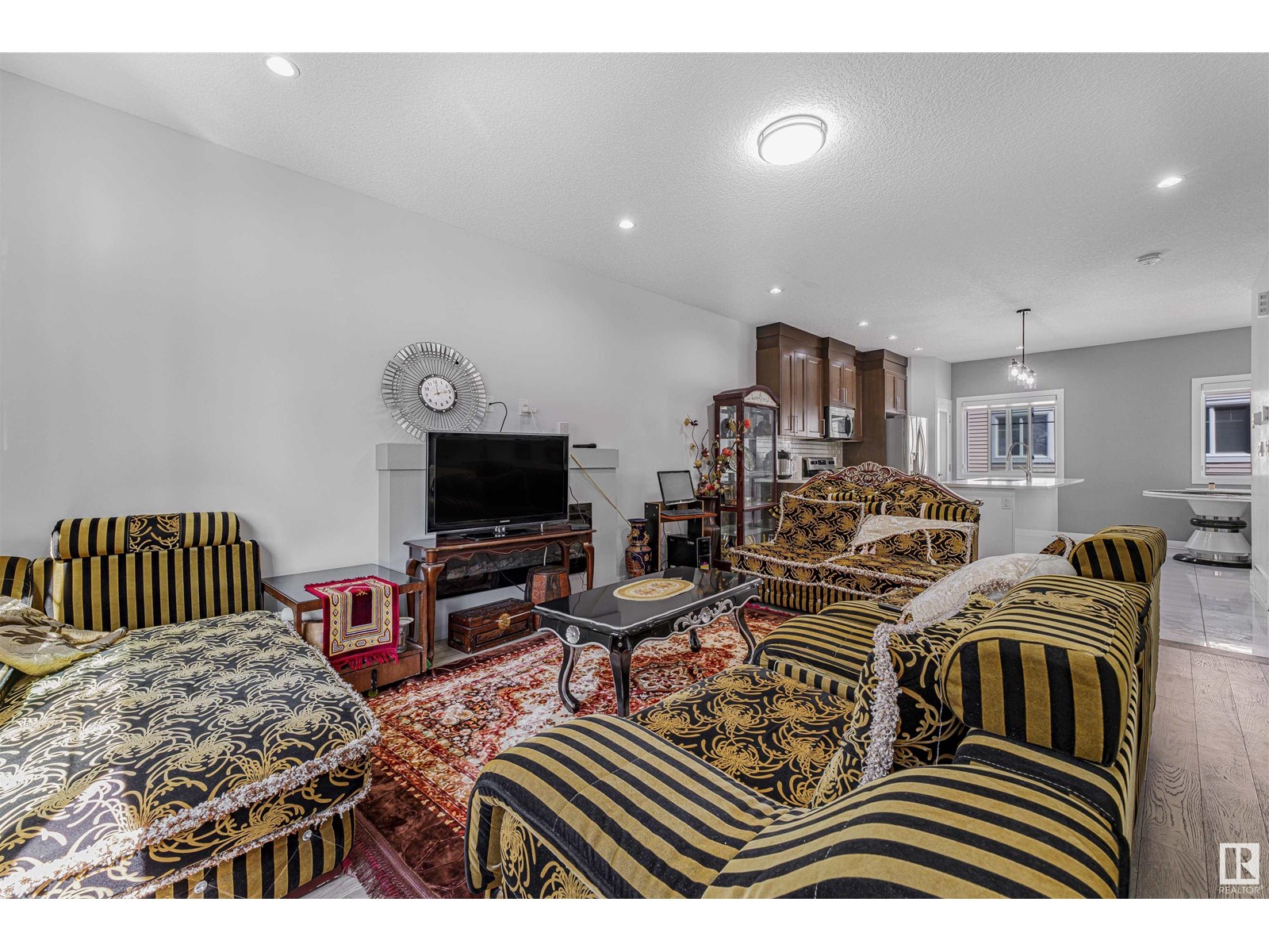 #20 2803 14 ave NW