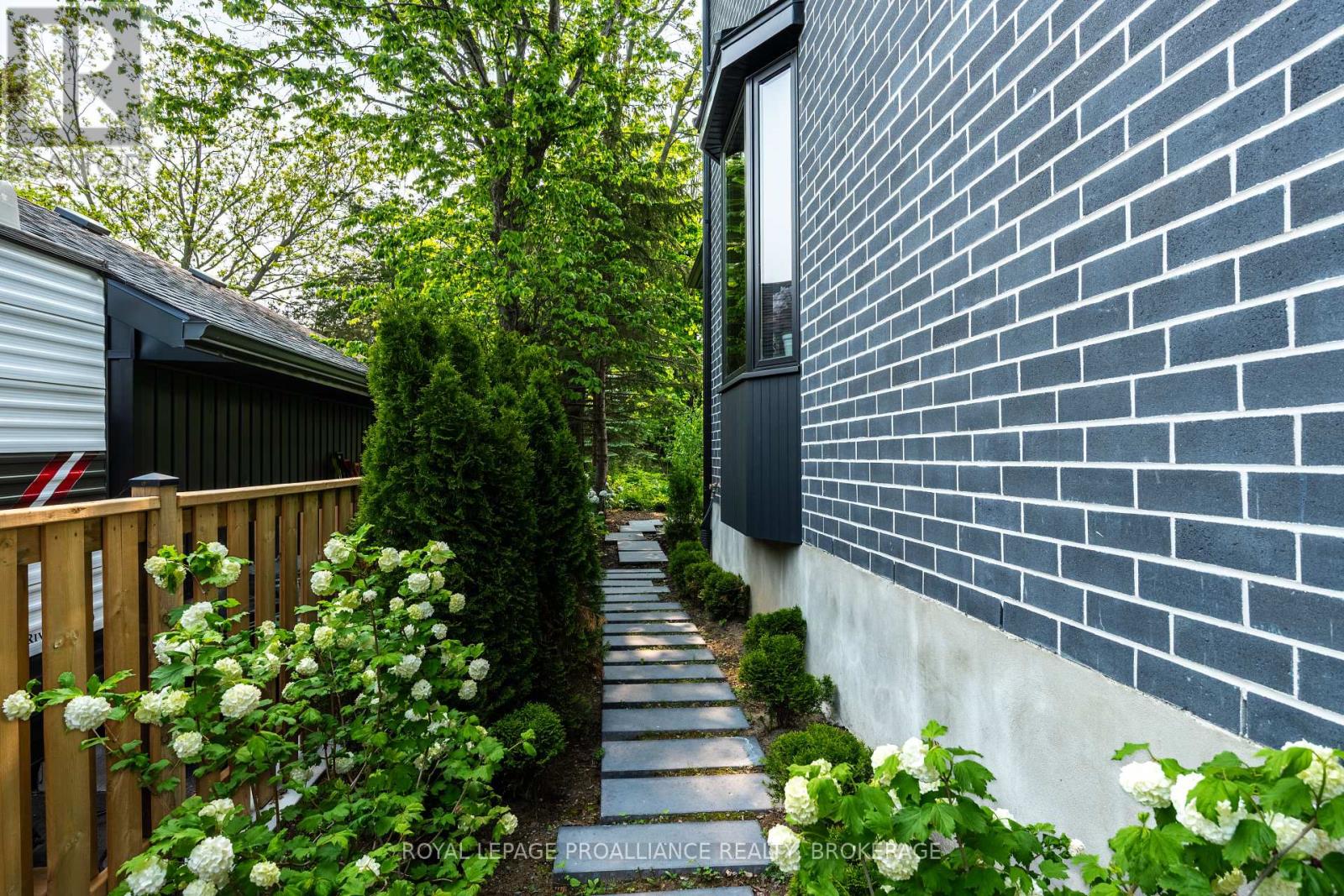 124 CHURCHILL CRESCENT