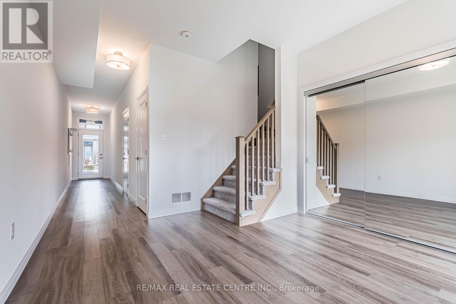 33 - 270 MELVIN AVENUE