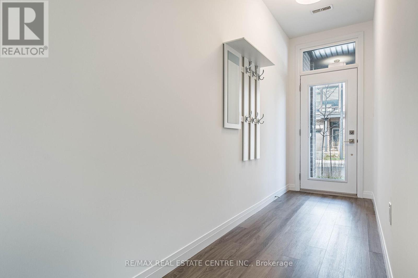 33 - 270 MELVIN AVENUE