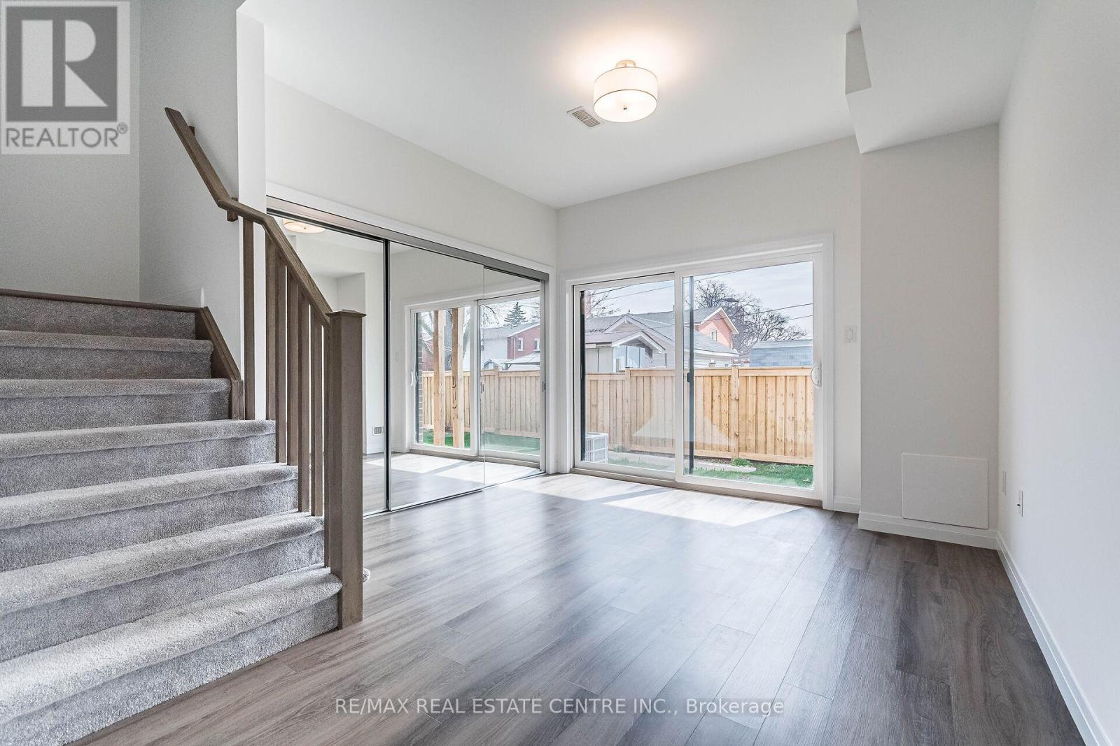 33 - 270 MELVIN AVENUE