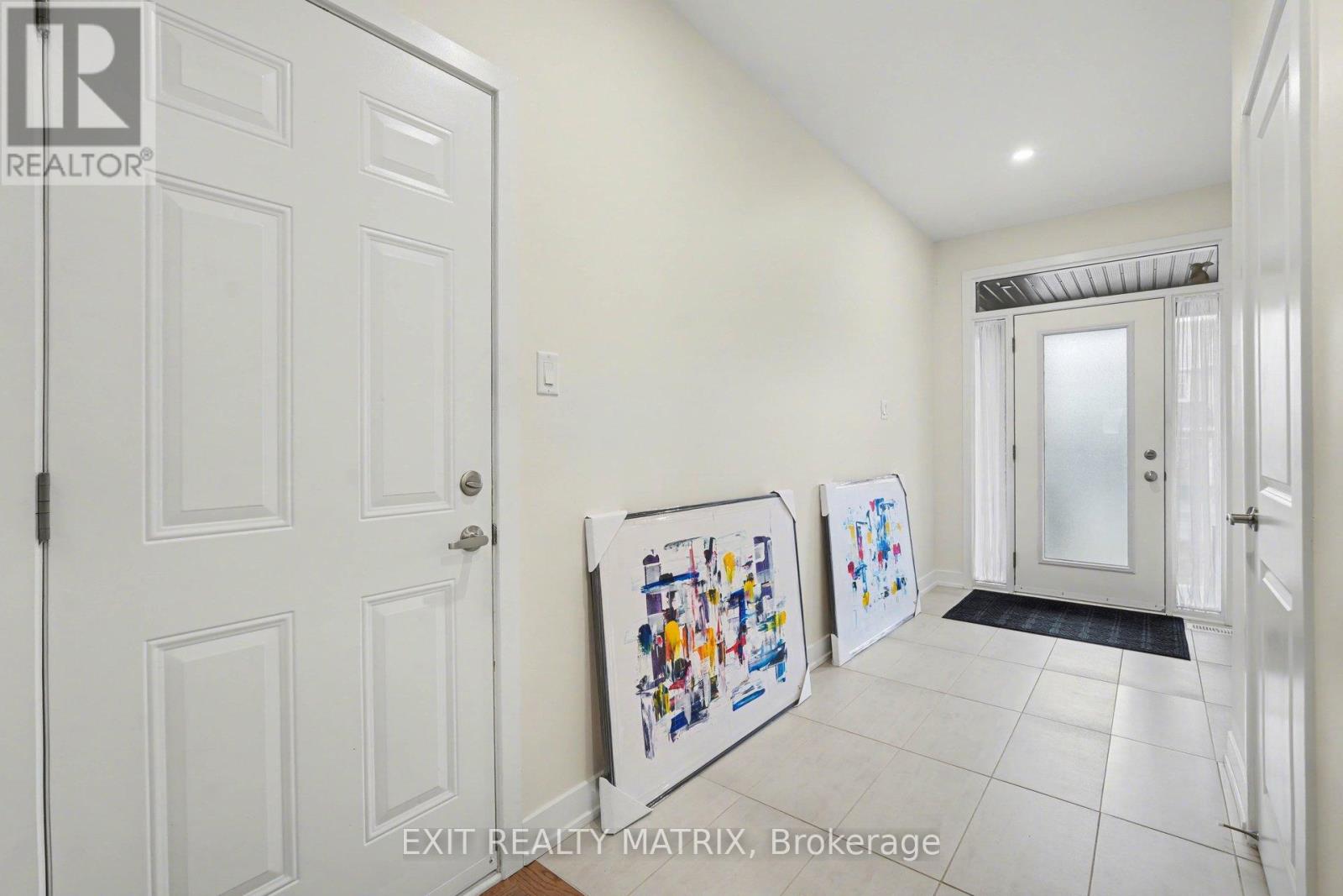 656 PUTNEY CRESCENT W - Photo 4