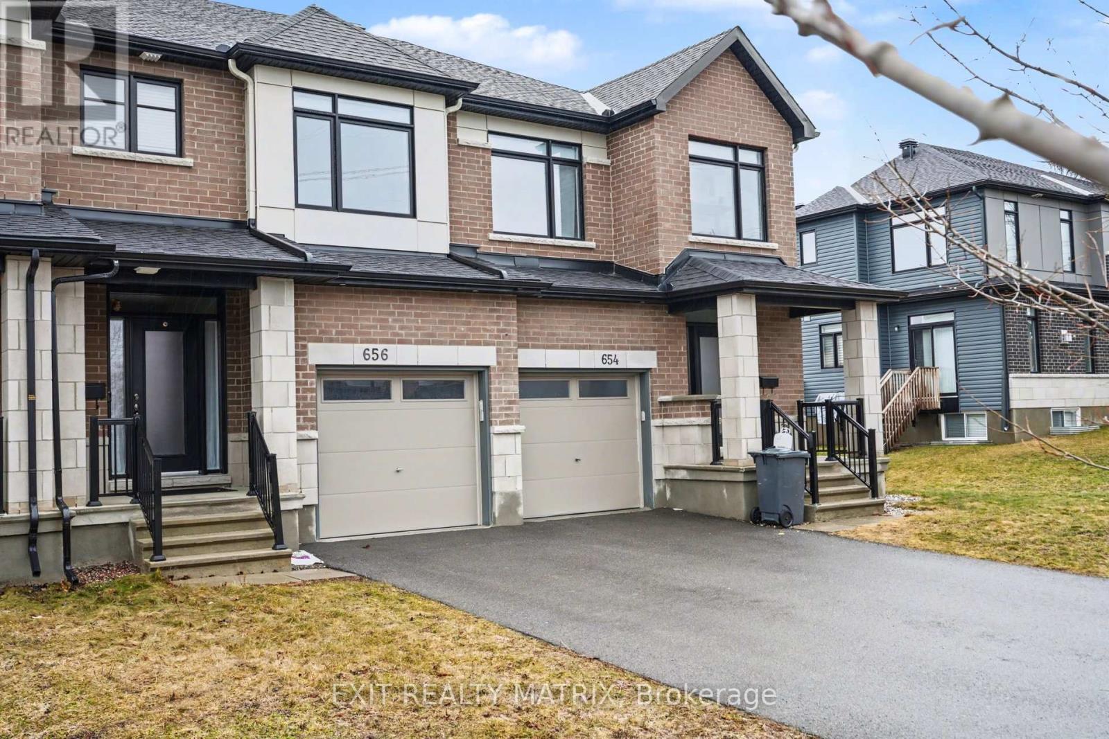 656 PUTNEY CRESCENT W - Photo 3