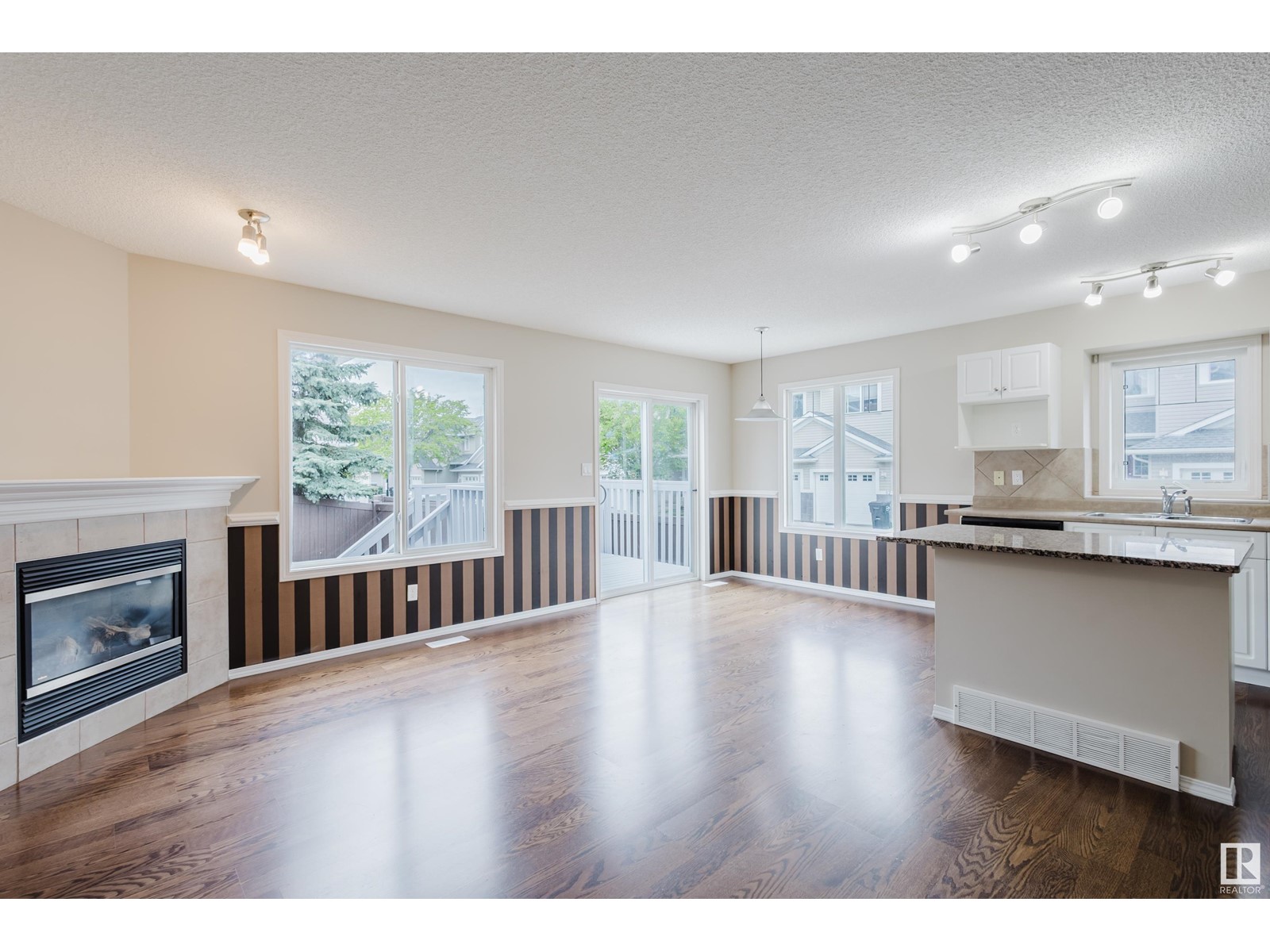 #7 1428 HODGSON WY NW