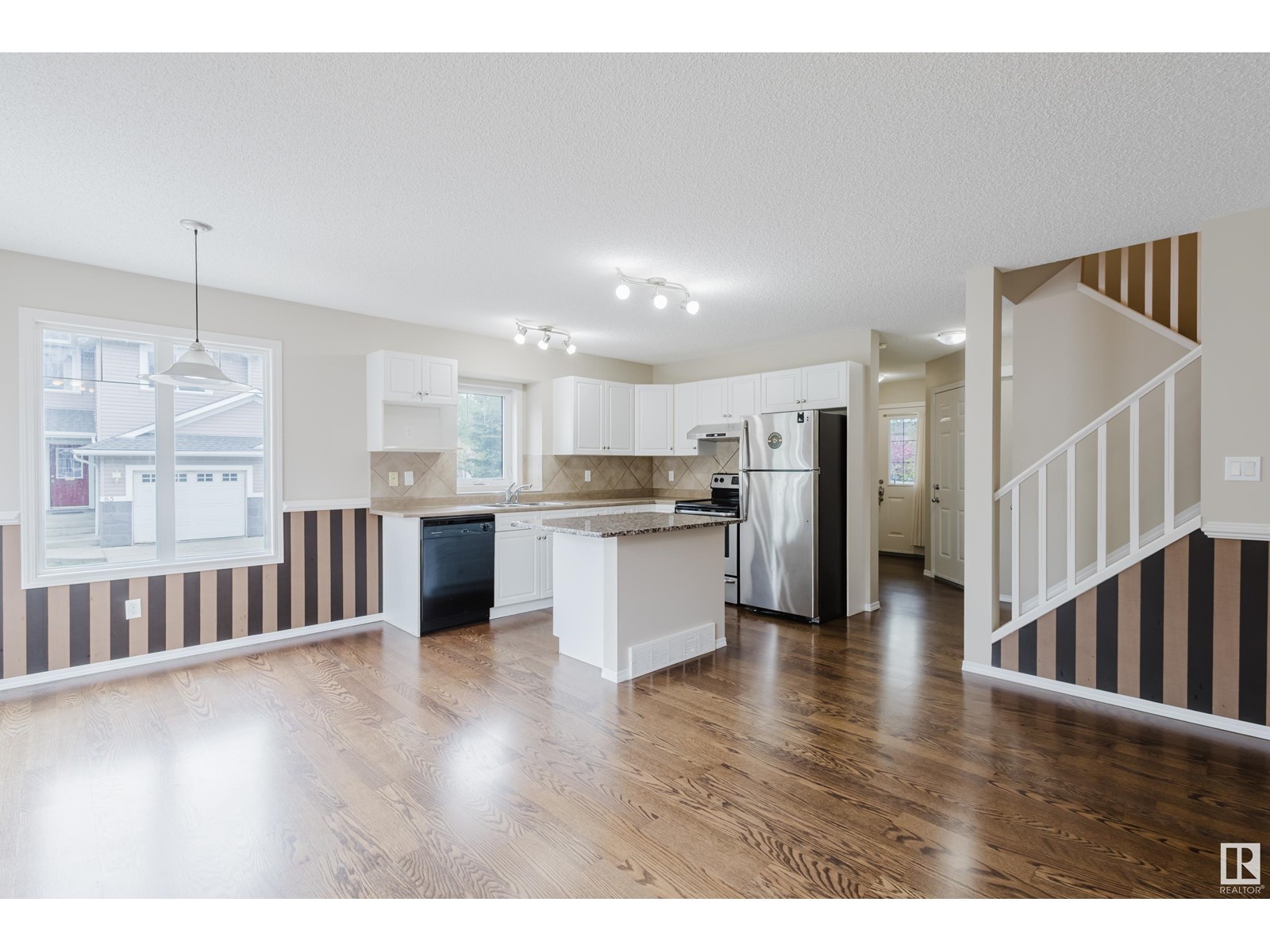 #7 1428 HODGSON WY NW