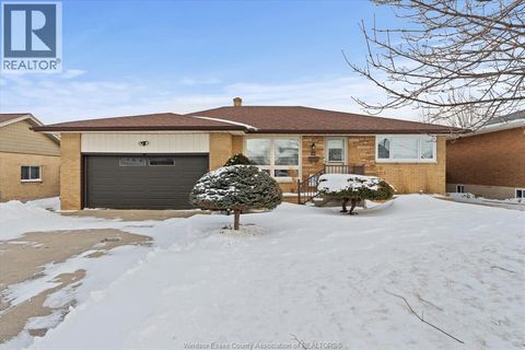 22 ROGER STREET Leamington ON N8H3N9