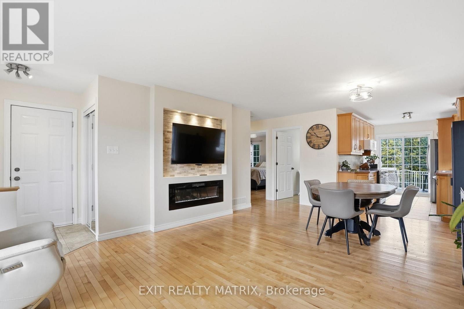 730 DES CHENES STREET