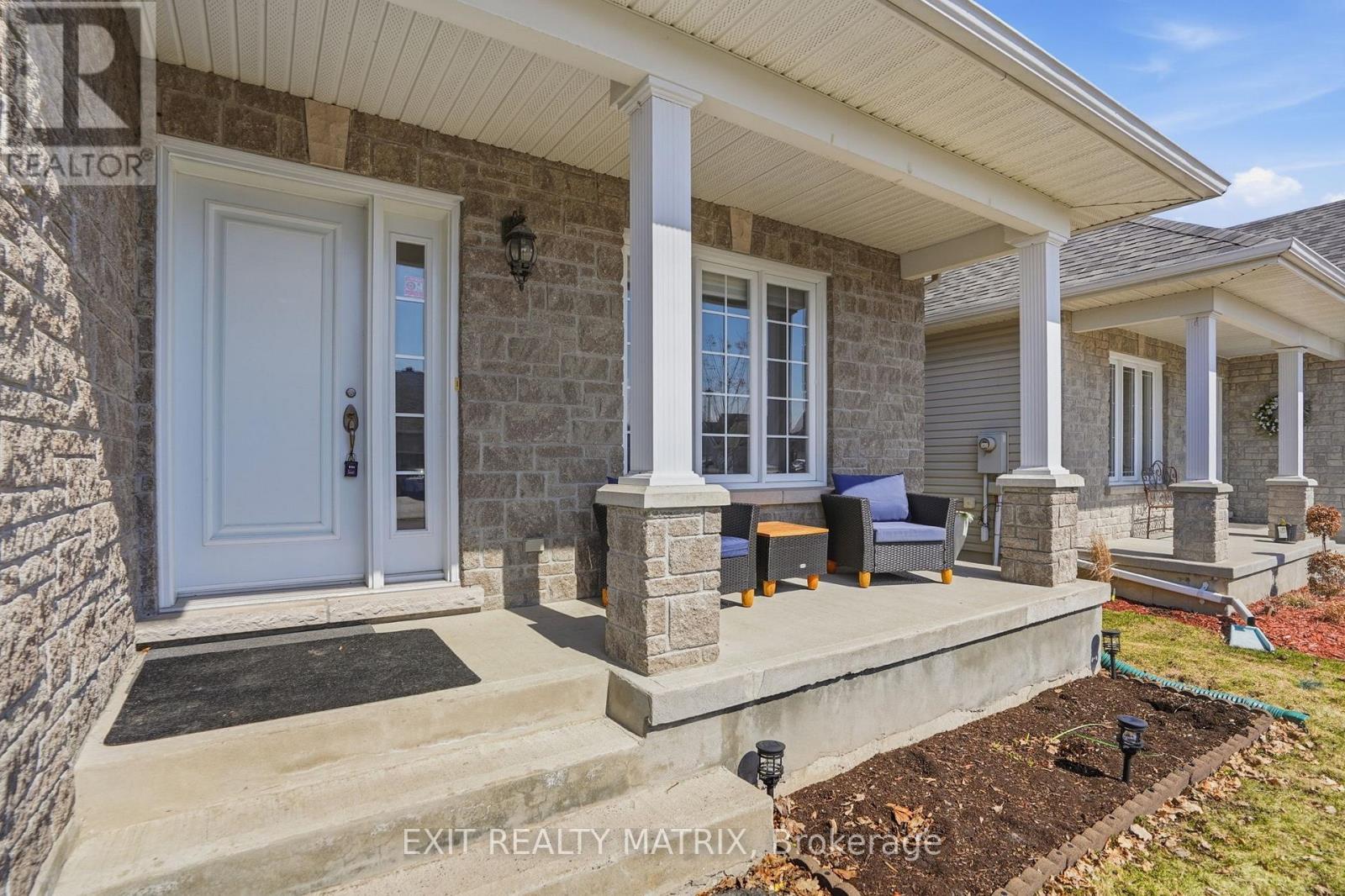 730 DES CHENES STREET