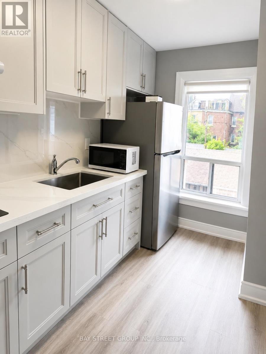 Photo 1 of 14 — 319 CLINTON STREET, Toronto (Palmerston-Little Italy), ON M6G2Y7