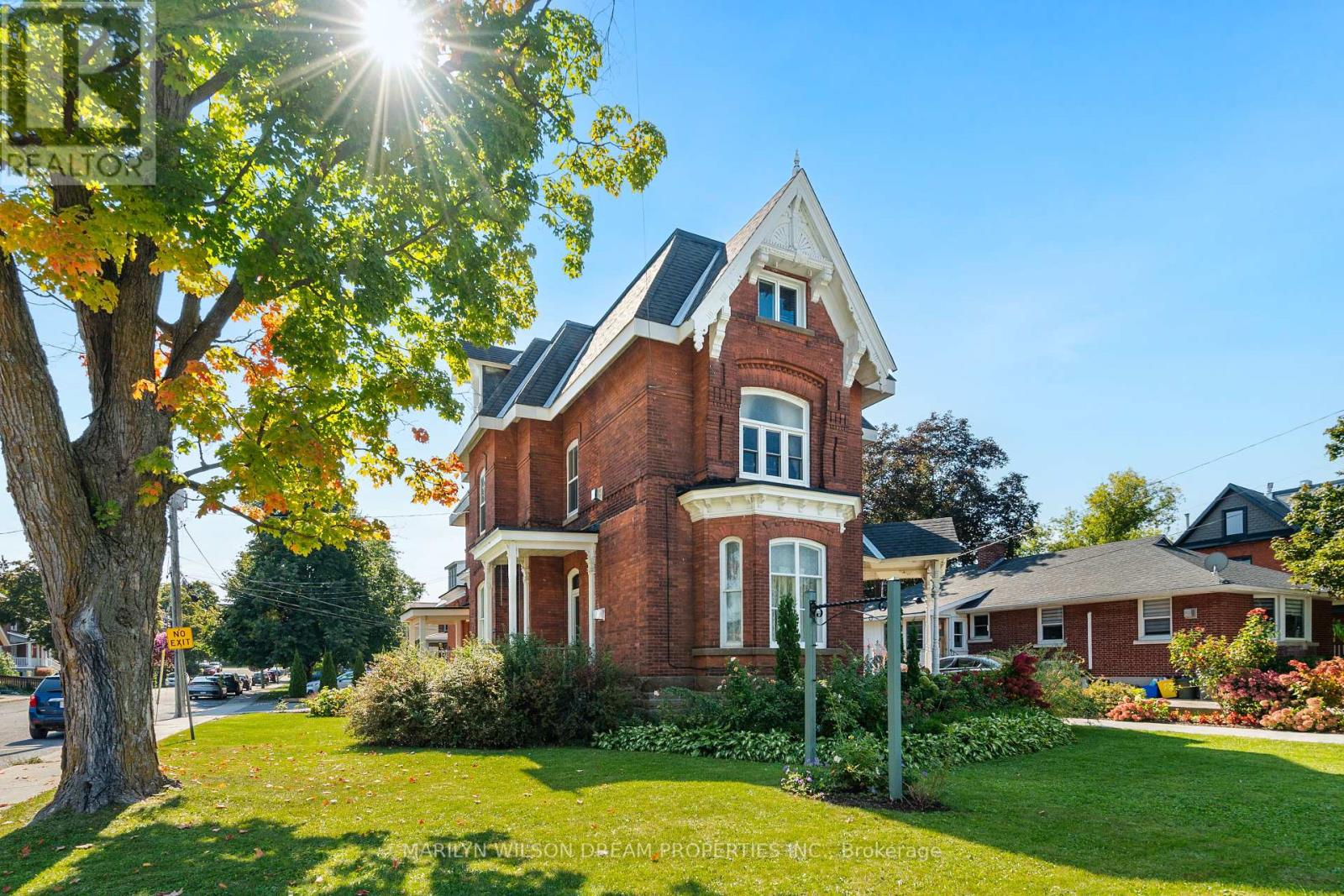 24 LAKE AVENUE W