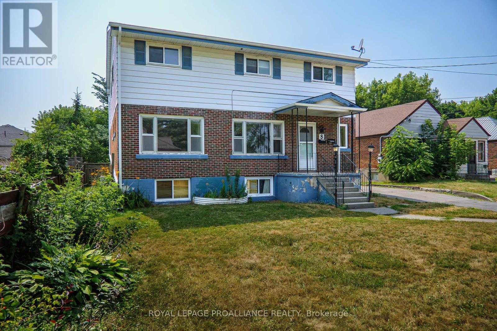 8 REYNOLDS CRESCENT