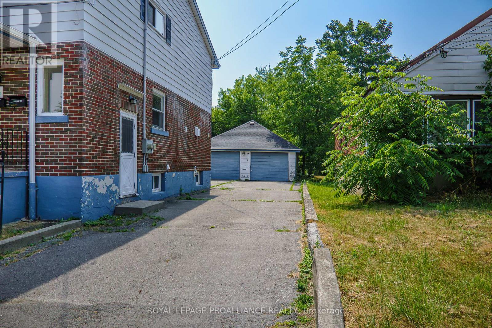 8 REYNOLDS CRESCENT