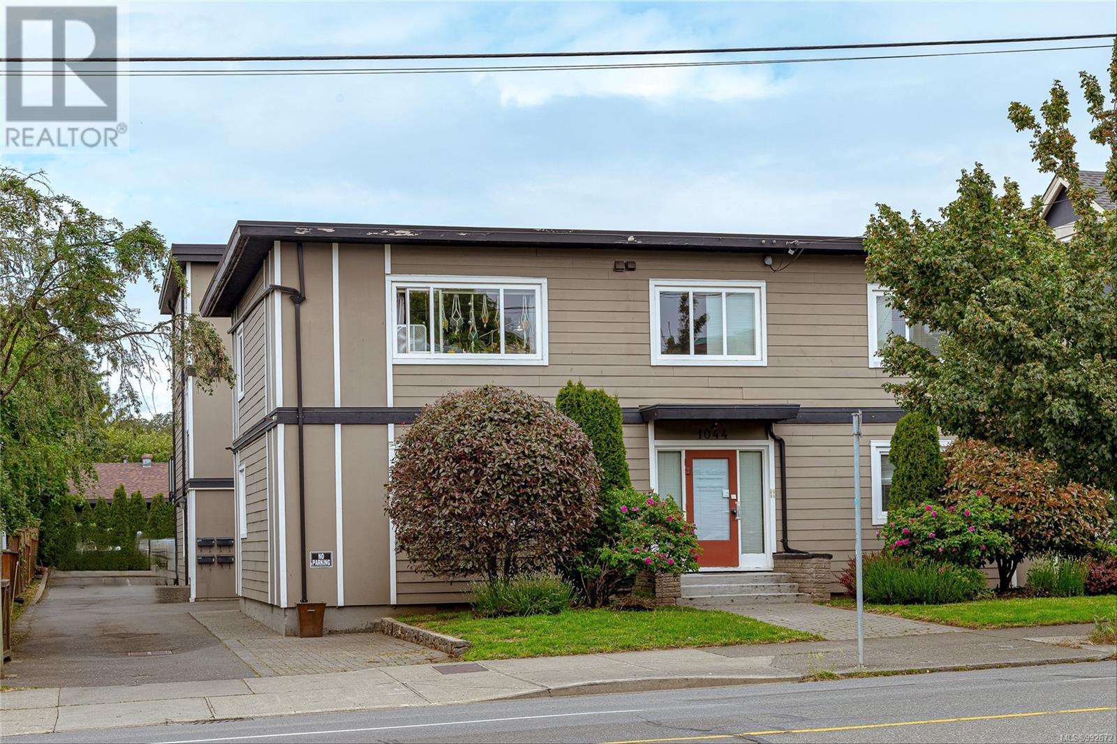 1044 Hillside Ave