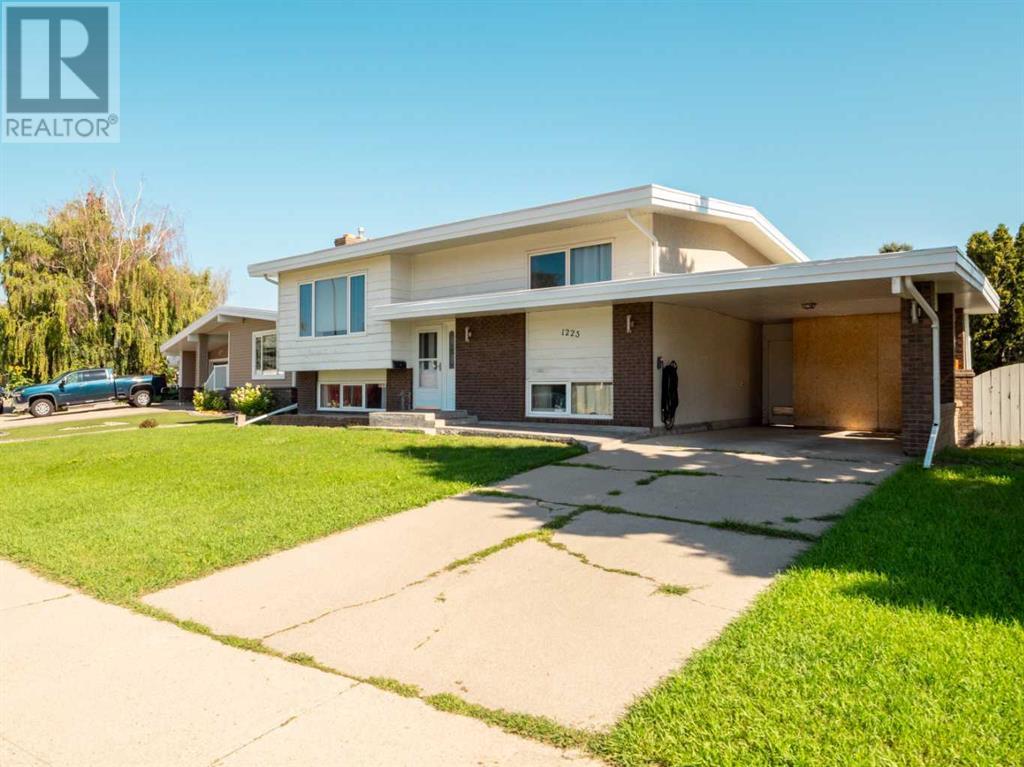 1223 St. Catherine Road N