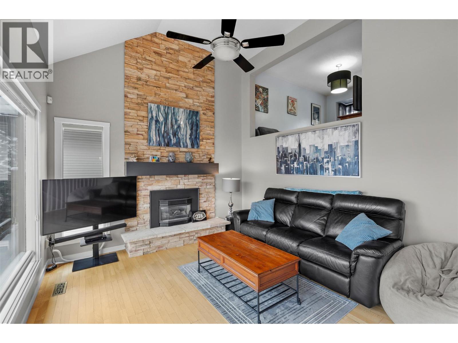 328 WHITESHIELD Crescent