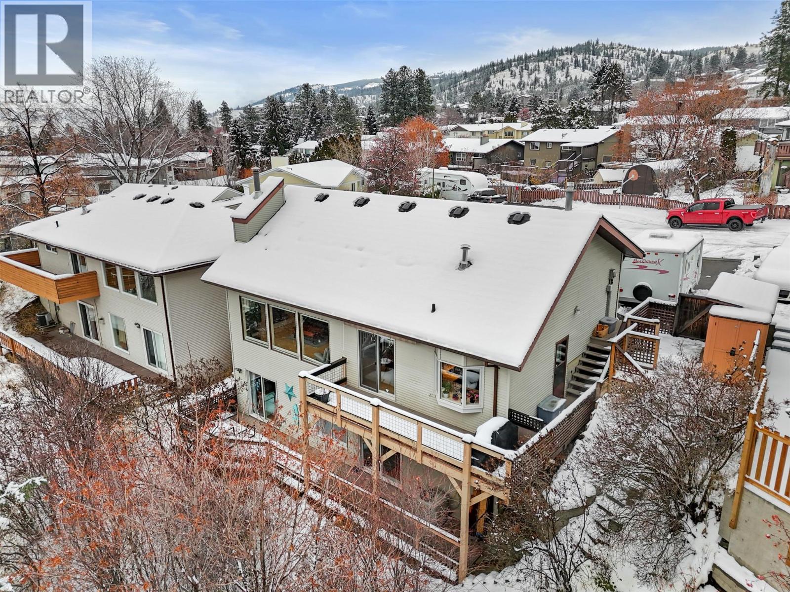 328 WHITESHIELD Crescent