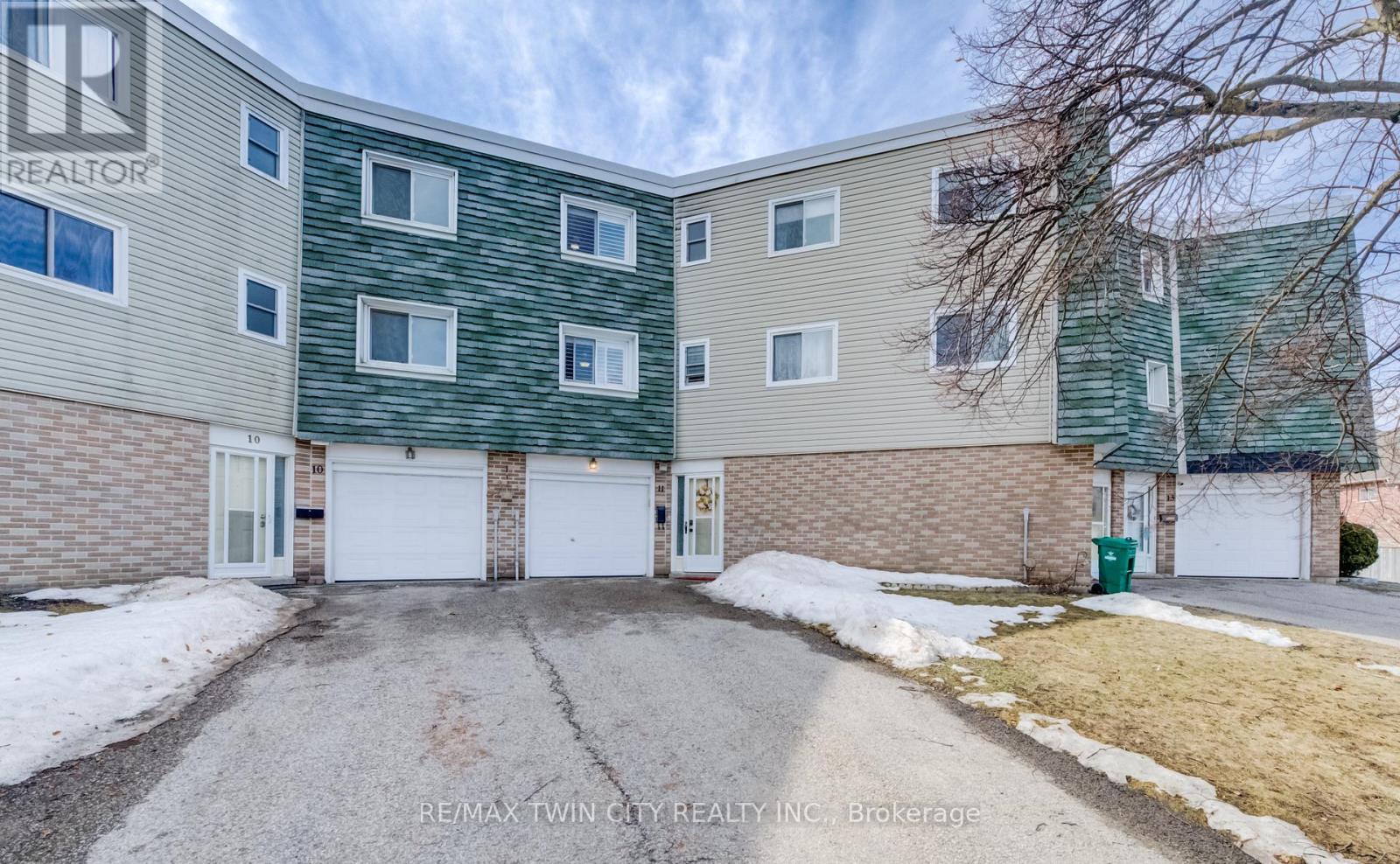 11 - 60 ELMSDALE DRIVE