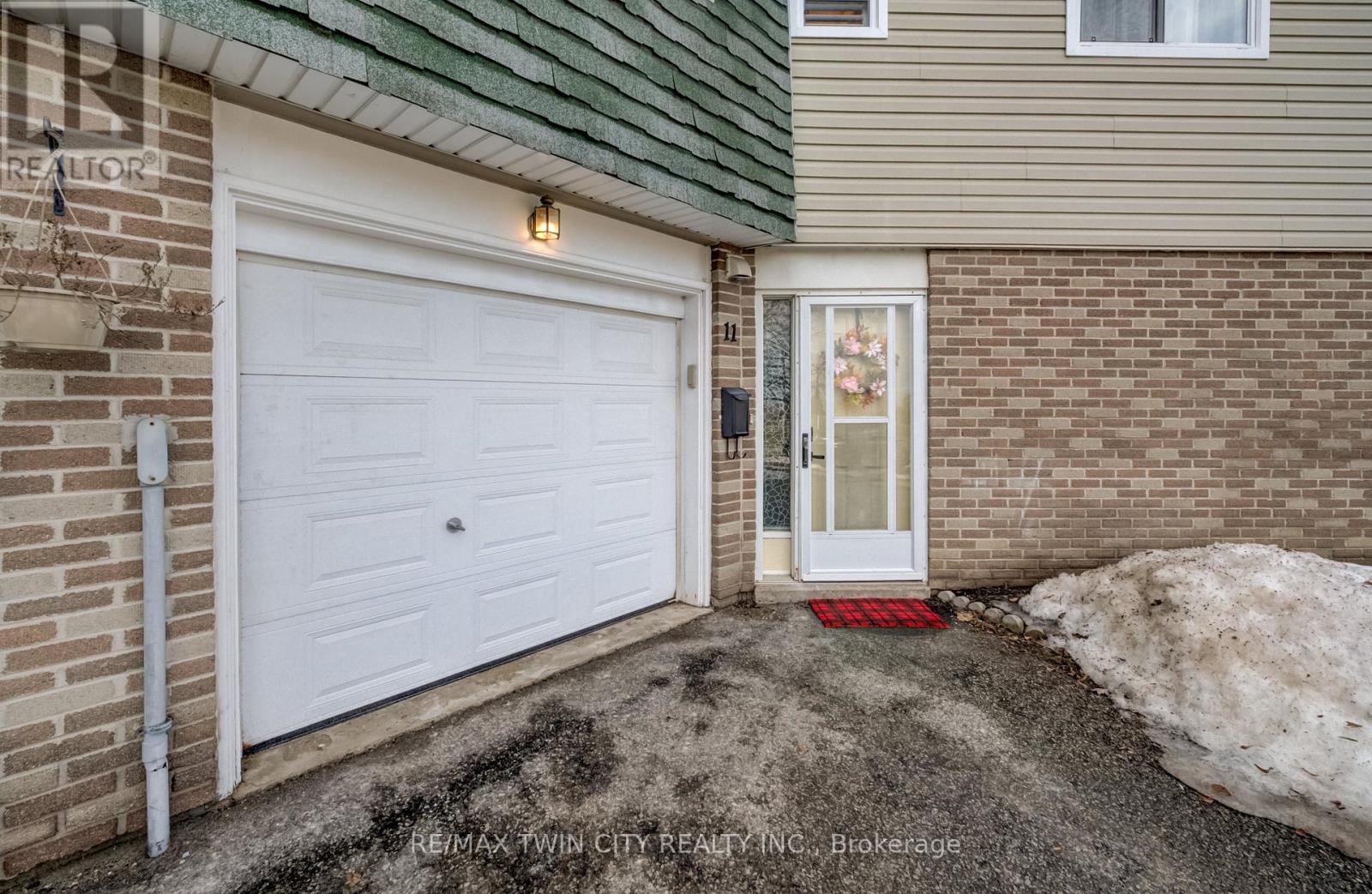 11 - 60 ELMSDALE DRIVE