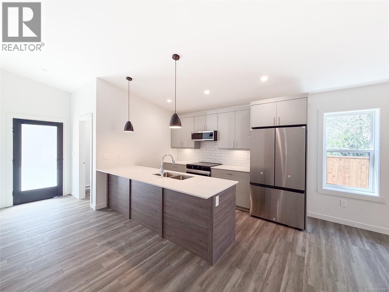 15 3025 Royston Rd