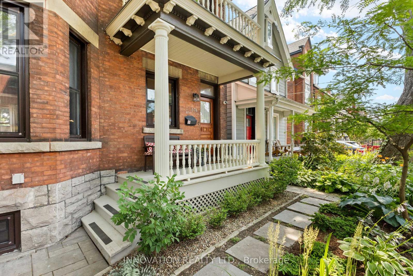 576 MACLAREN STREET