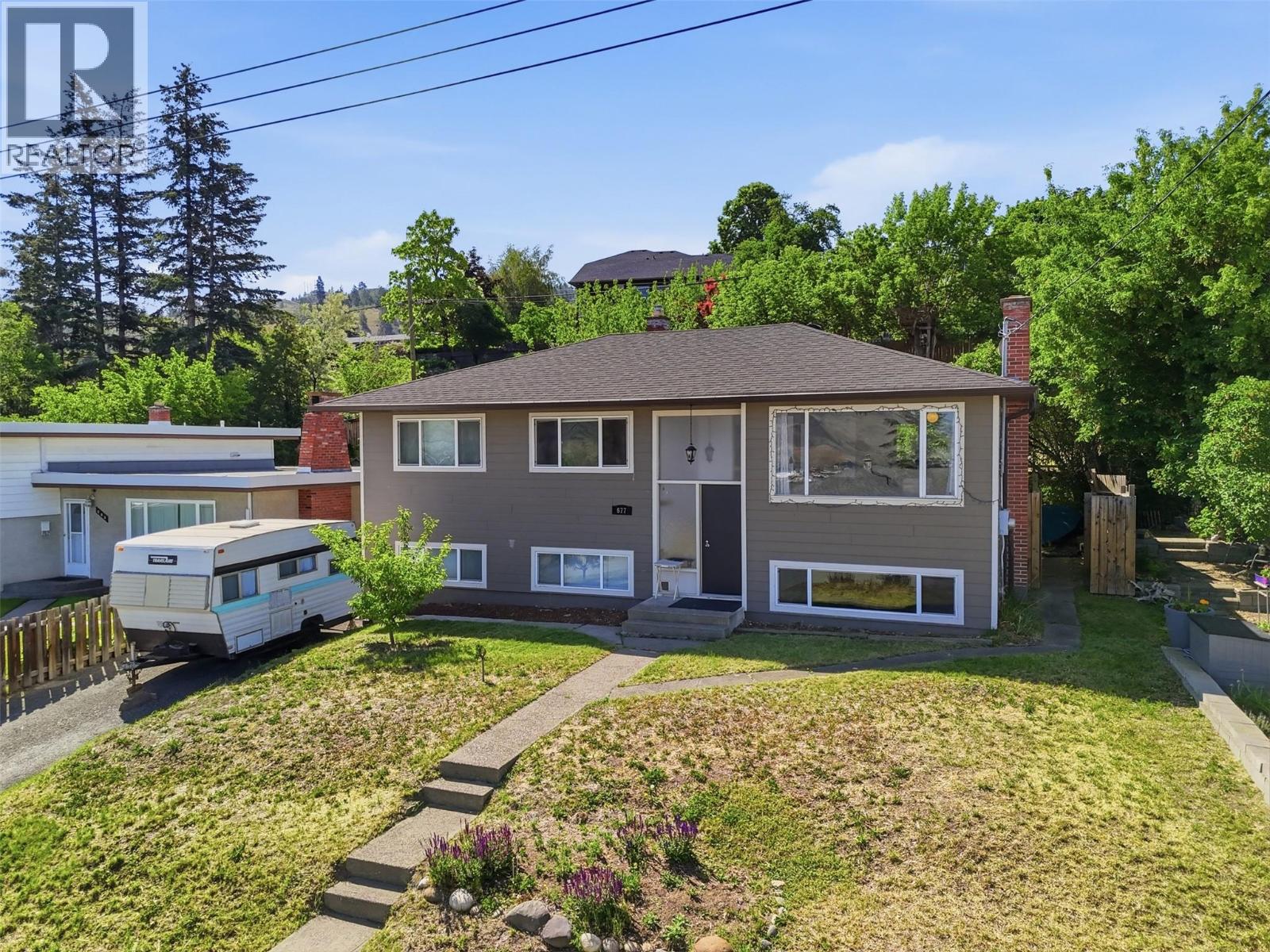 677 FRASER Street