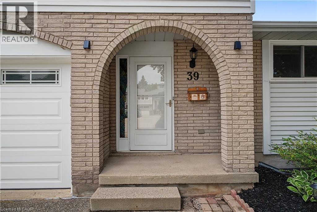 39 SOUTHWOOD Drive