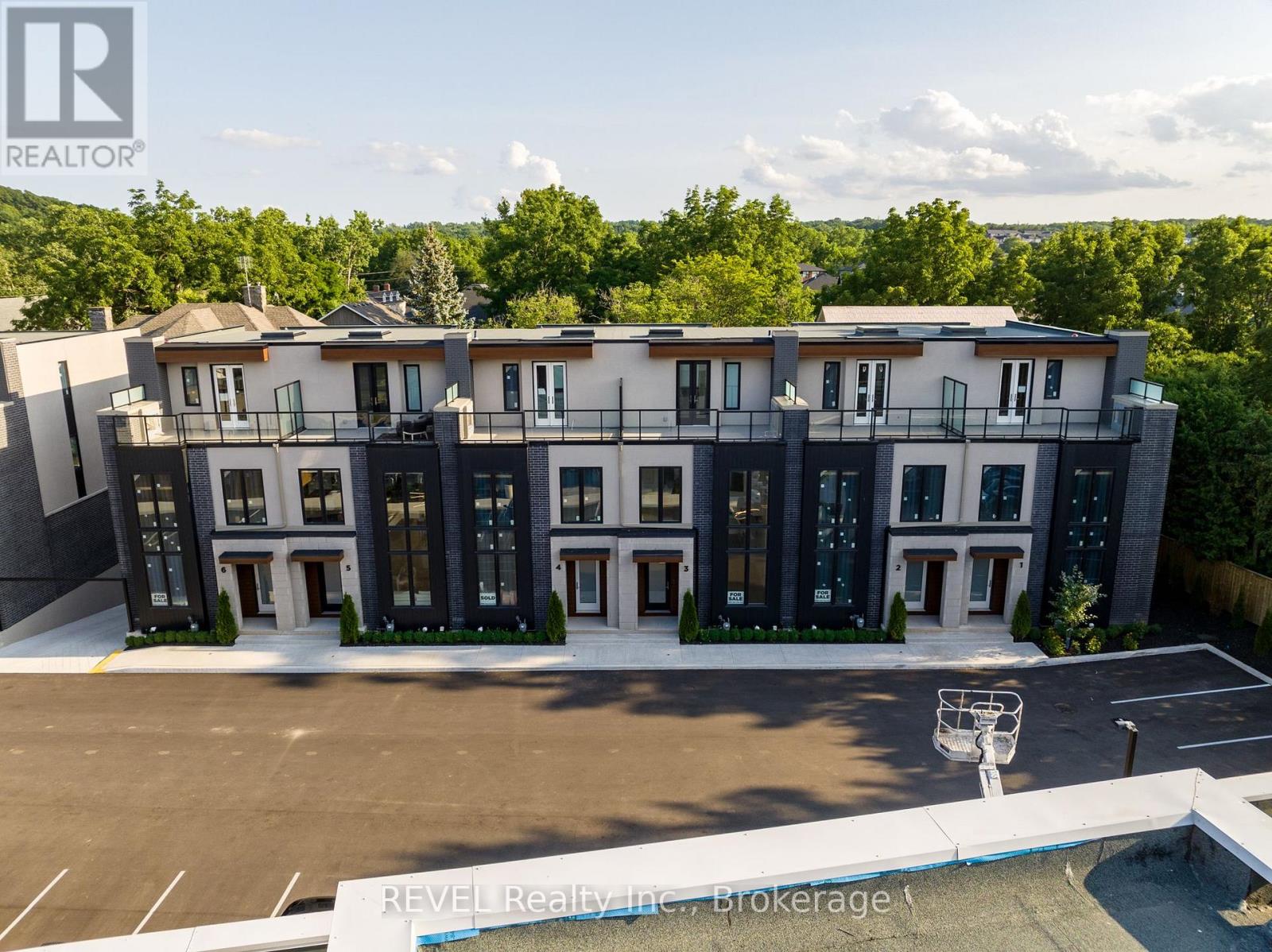 3 - 1397 YORK ROAD