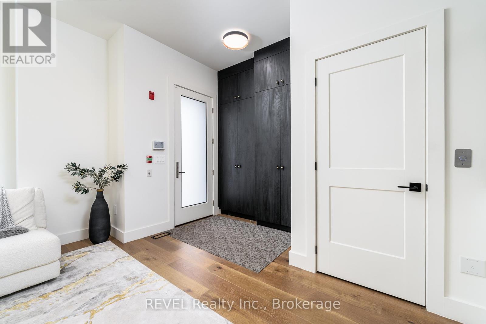 3 - 1397 YORK ROAD